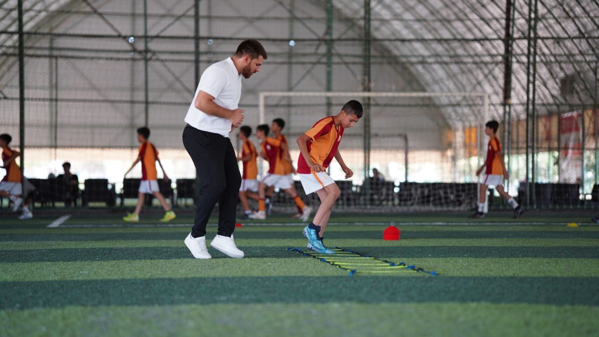 DBU klæder nye børnetrænere på med kursus i fodboldens byggeklodser