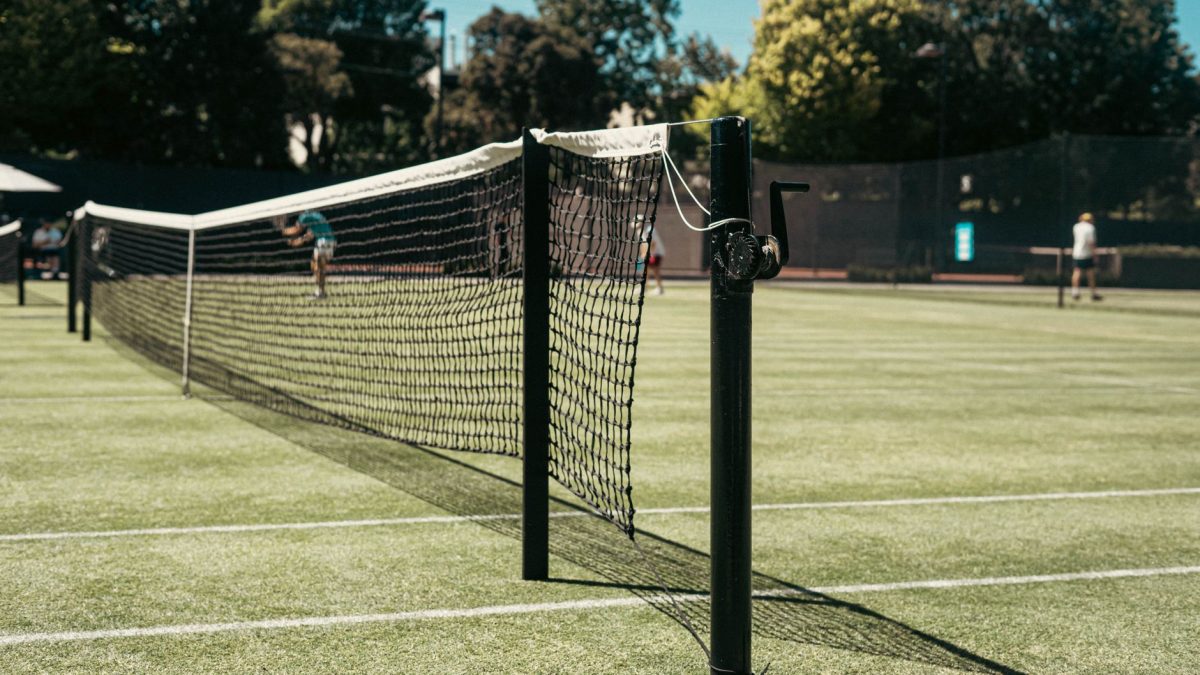 Sinner kæmper sig gennem varmen og er klar til Wimbledon-ottendedelsfinale